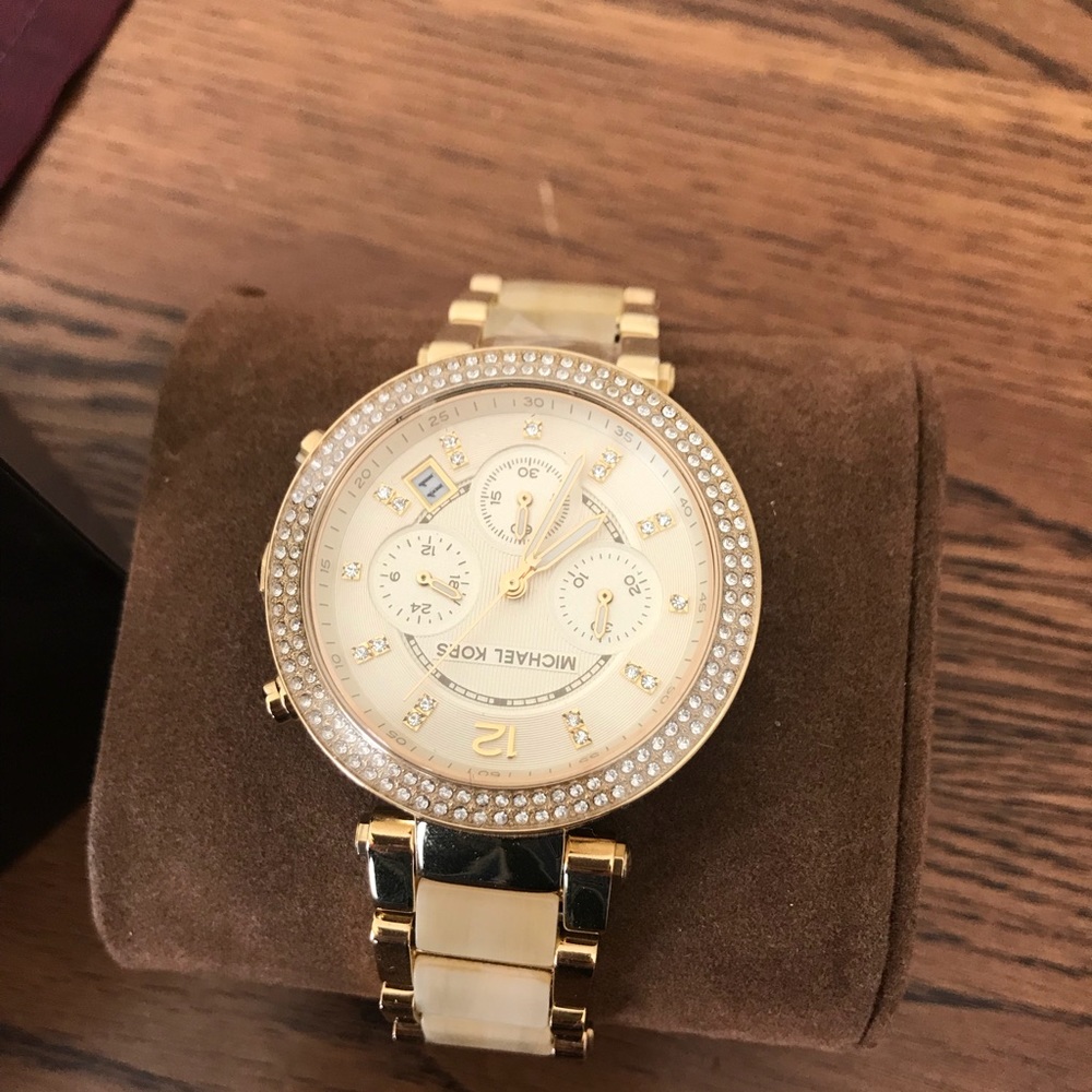 Michael KORS - Picture 2 of 4